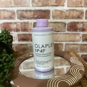 OLAPLEX No.4P Blonde Enhancer Shampoo in Lavender